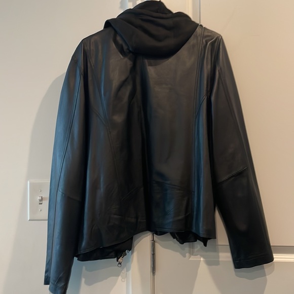 LIKE NEW Men’s Genuine Leather Moto Jacket with Removable Hood by Jakett - Picture 10 of 11